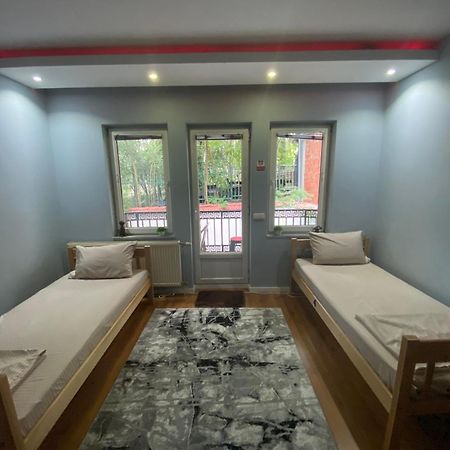City Park Hostel プリシュティナ エクステリア 写真