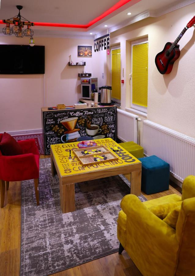 City Park Hostel プリシュティナ エクステリア 写真