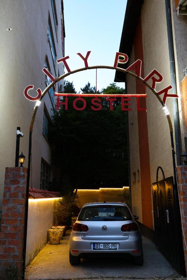 City Park Hostel プリシュティナ エクステリア 写真