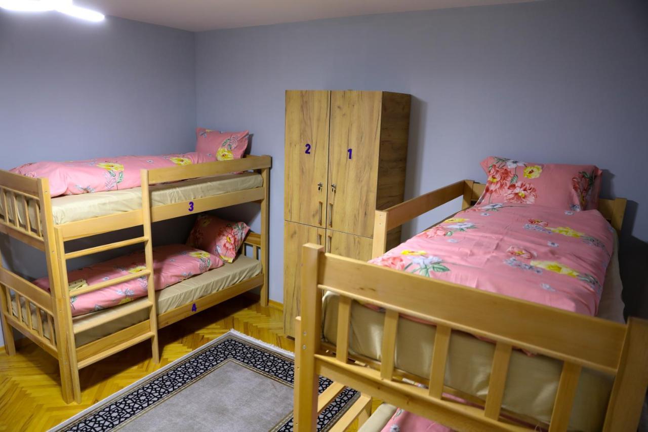City Park Hostel プリシュティナ エクステリア 写真
