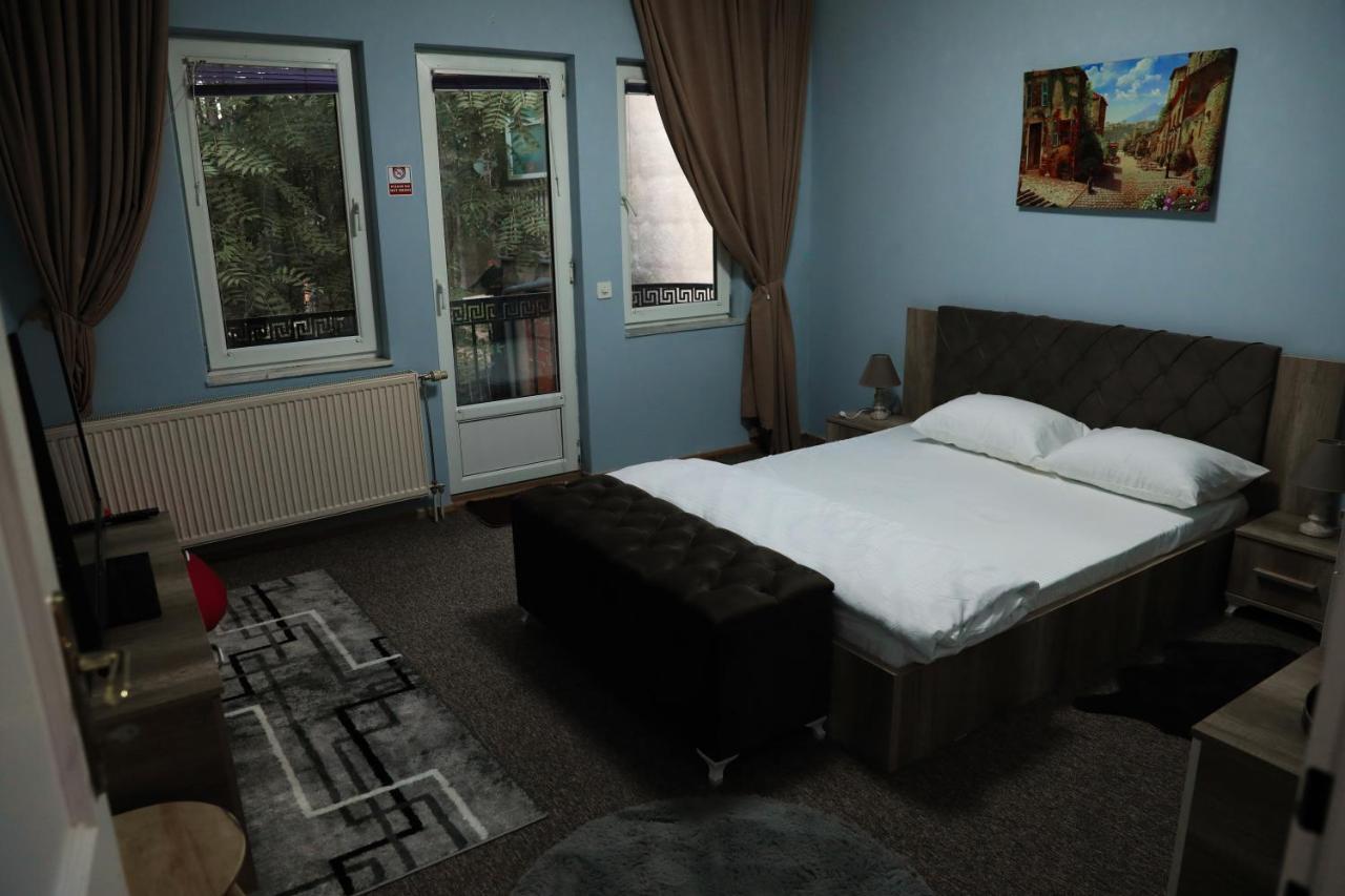 City Park Hostel プリシュティナ エクステリア 写真