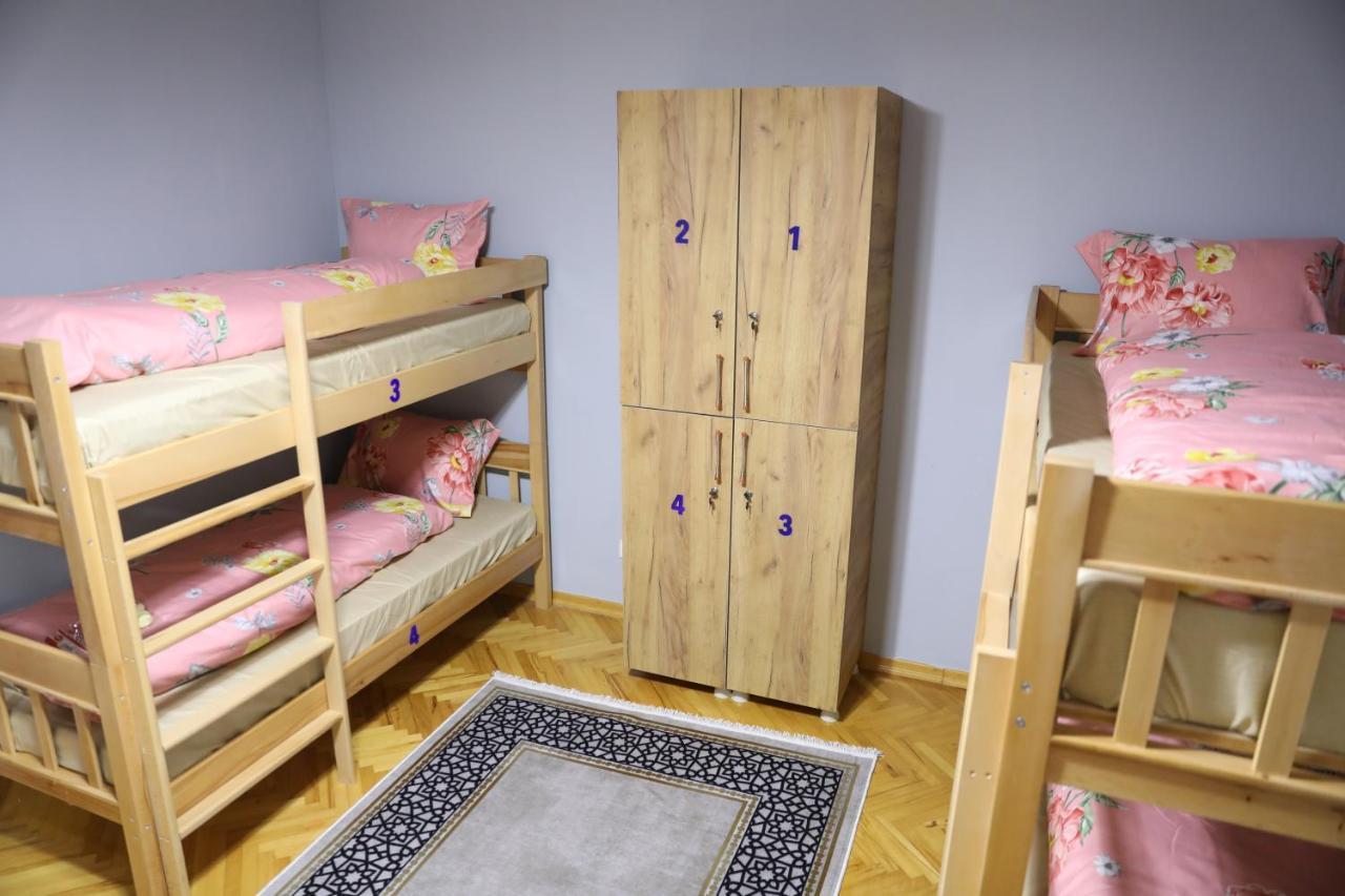 City Park Hostel プリシュティナ エクステリア 写真