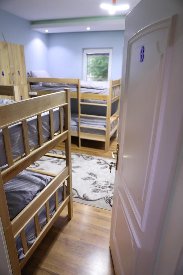 City Park Hostel プリシュティナ エクステリア 写真