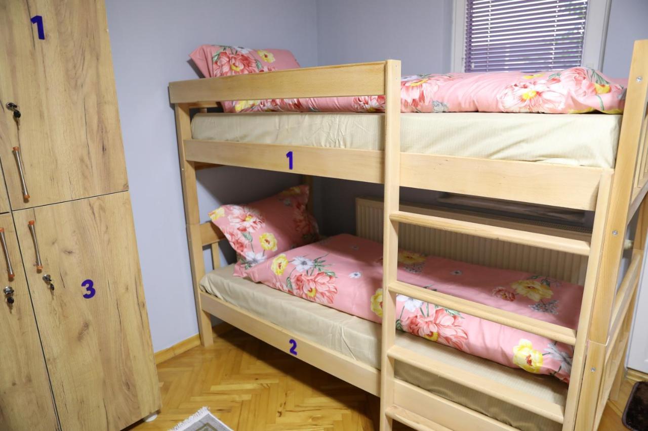 City Park Hostel プリシュティナ エクステリア 写真