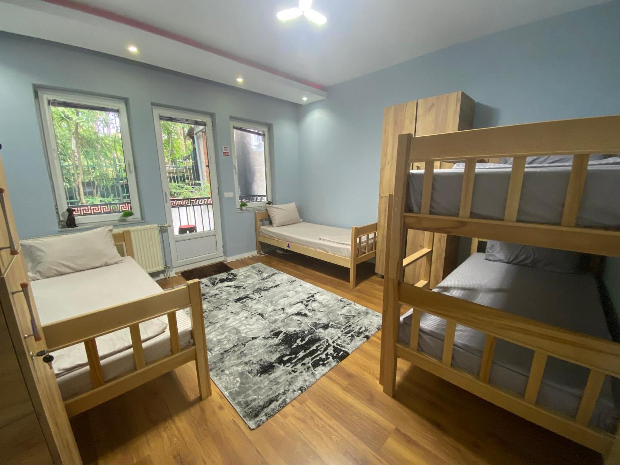 City Park Hostel プリシュティナ エクステリア 写真