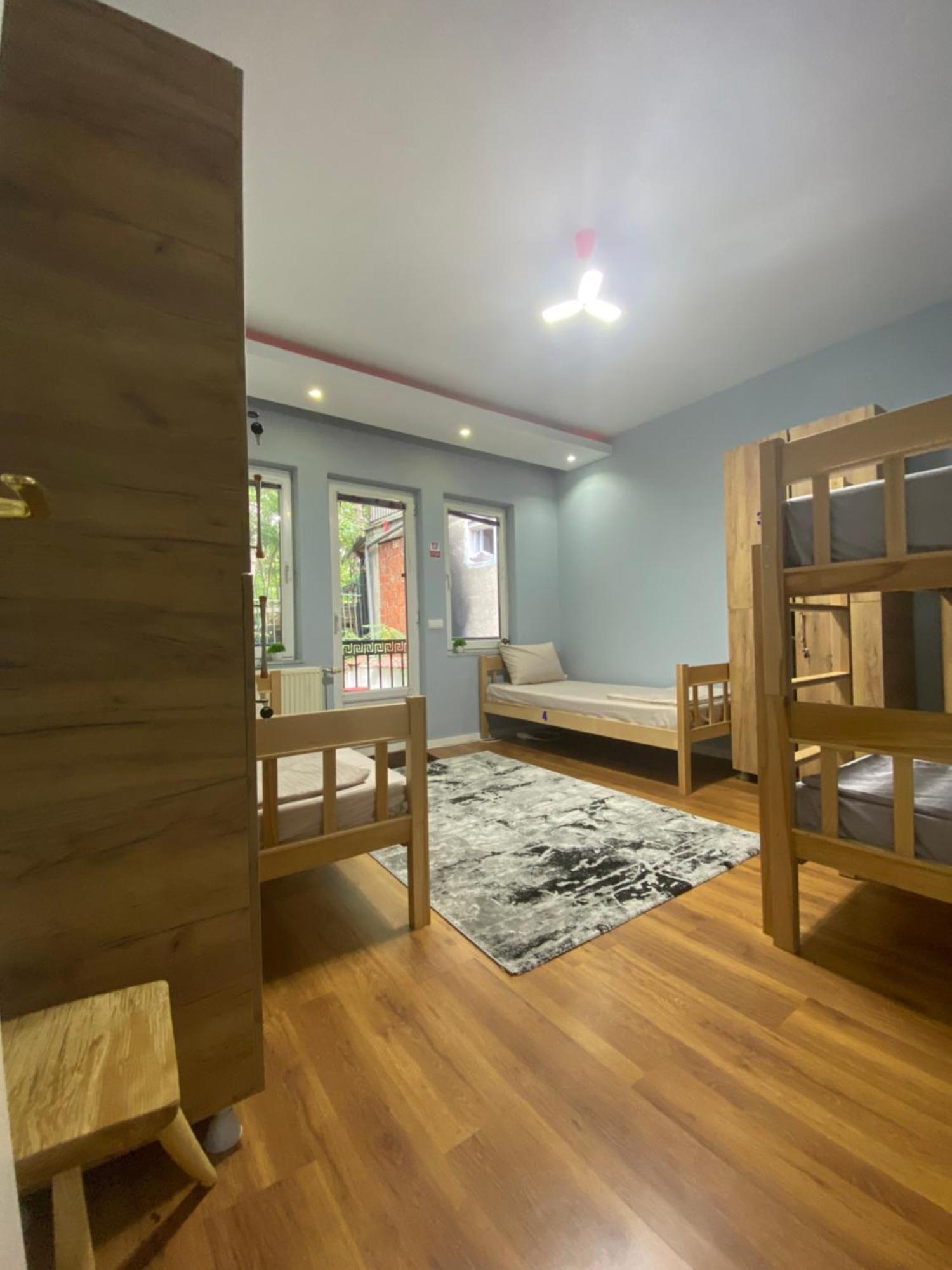 City Park Hostel プリシュティナ エクステリア 写真